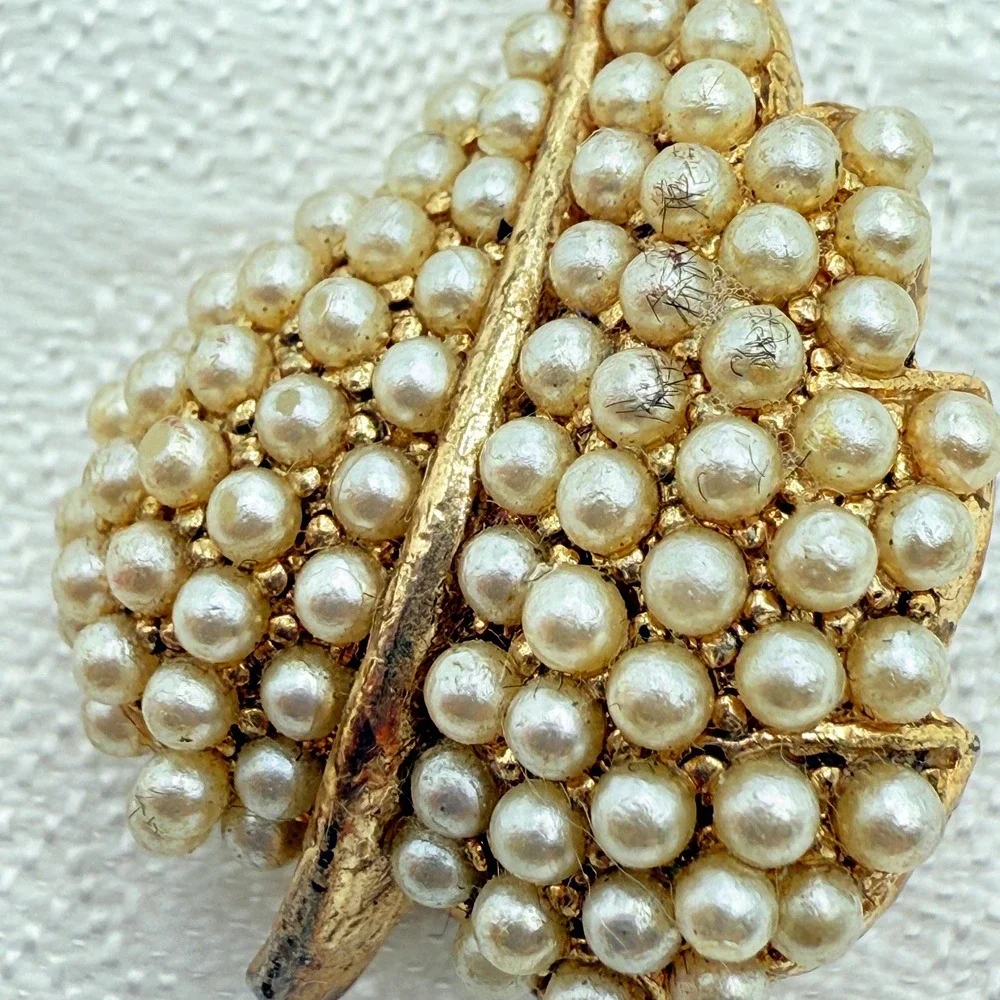 Vintage Classic Gold Tone Faux Pearl Cluster Autumn Leaf Foliage Brooch Pin